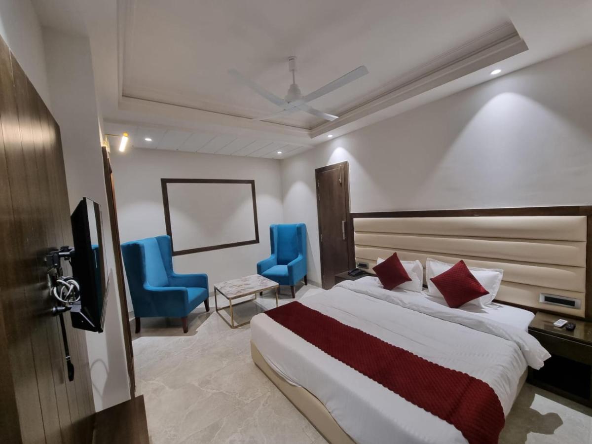 Luxe Resorts - Centrally Heated Air Conditioned Hotel In The Heart Of Касаулі Екстер'єр фото