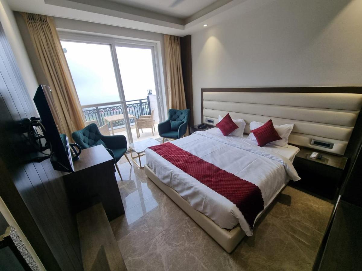 Luxe Resorts - Centrally Heated Air Conditioned Hotel In The Heart Of Касаулі Екстер'єр фото