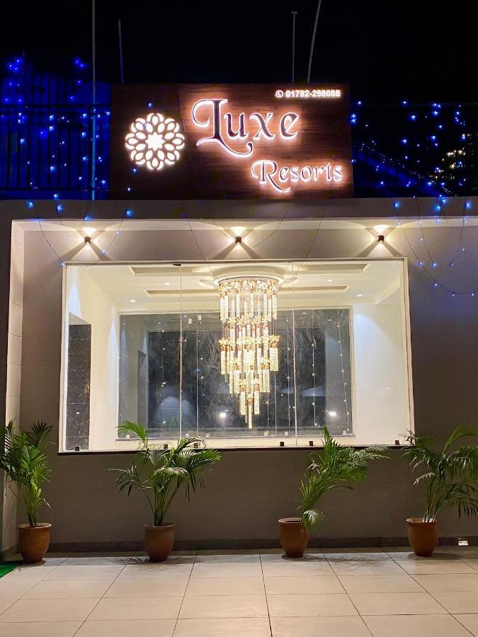 Luxe Resorts - Centrally Heated Air Conditioned Hotel In The Heart Of Касаулі Екстер'єр фото