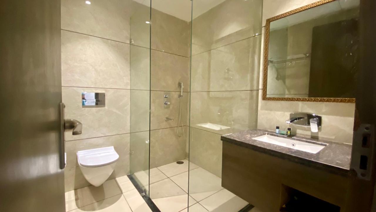 Luxe Resorts - Centrally Heated Air Conditioned Hotel In The Heart Of Касаулі Екстер'єр фото