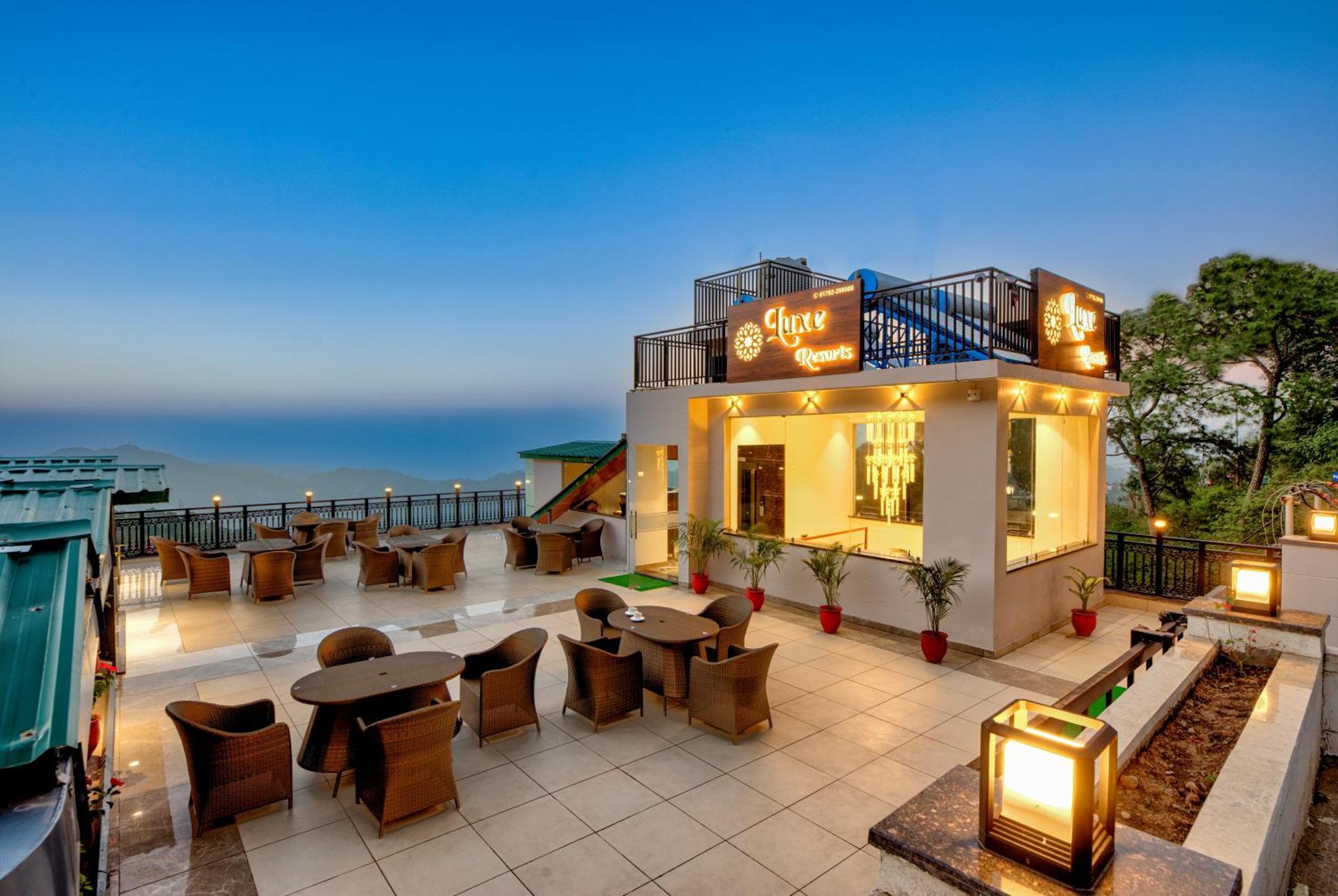 Luxe Resorts - Centrally Heated Air Conditioned Hotel In The Heart Of Касаулі Екстер'єр фото