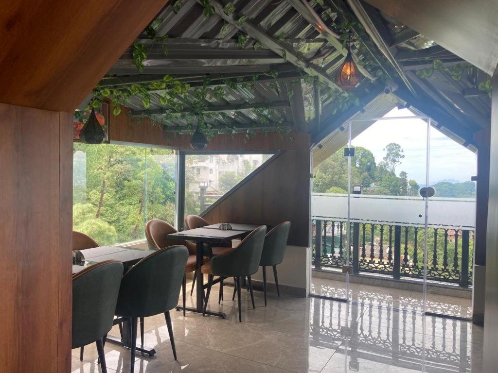 Luxe Resorts - Centrally Heated Air Conditioned Hotel In The Heart Of Касаулі Екстер'єр фото